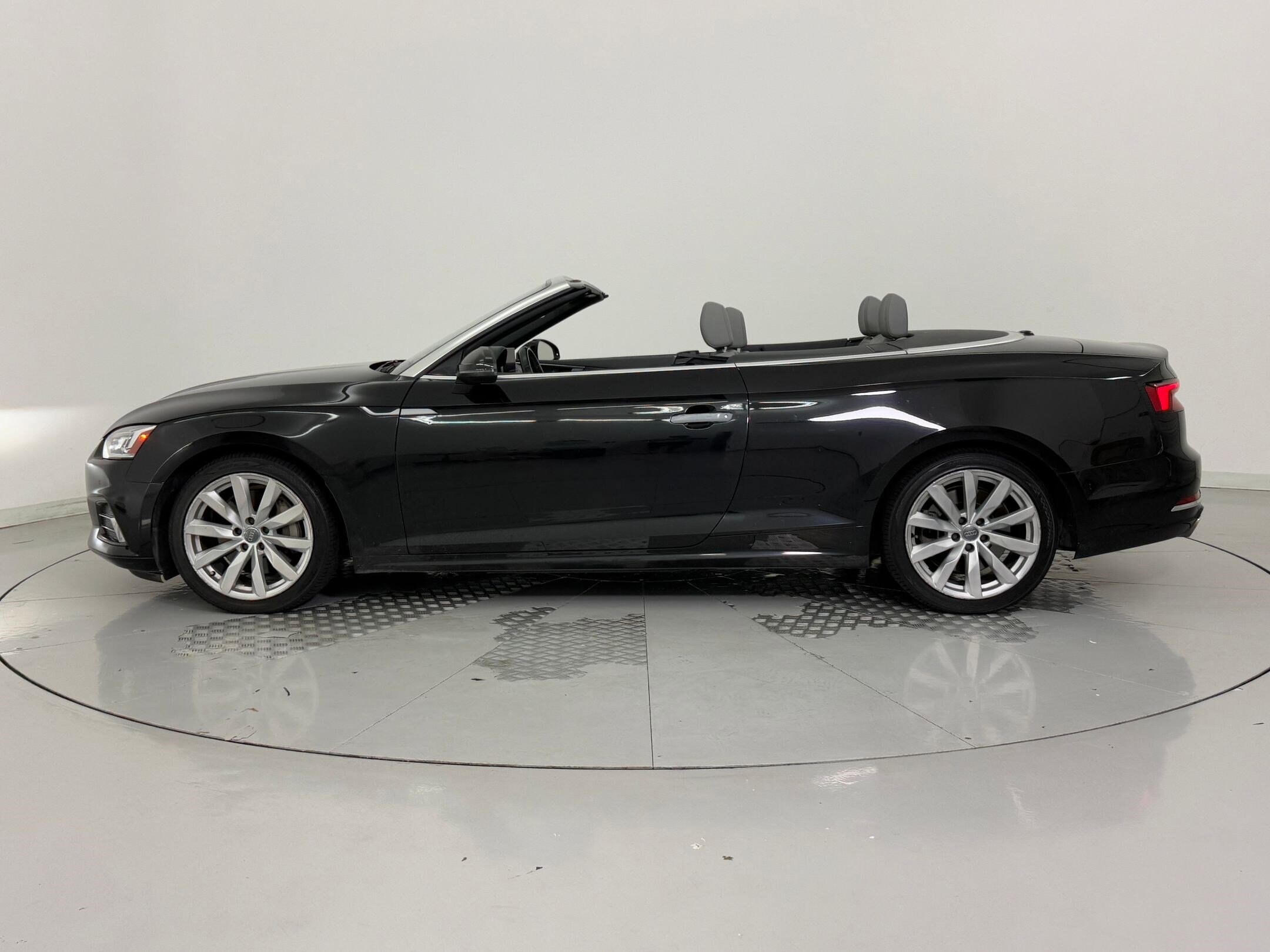 2018 Audi A5 Cabriolet Premium Plus photo 2