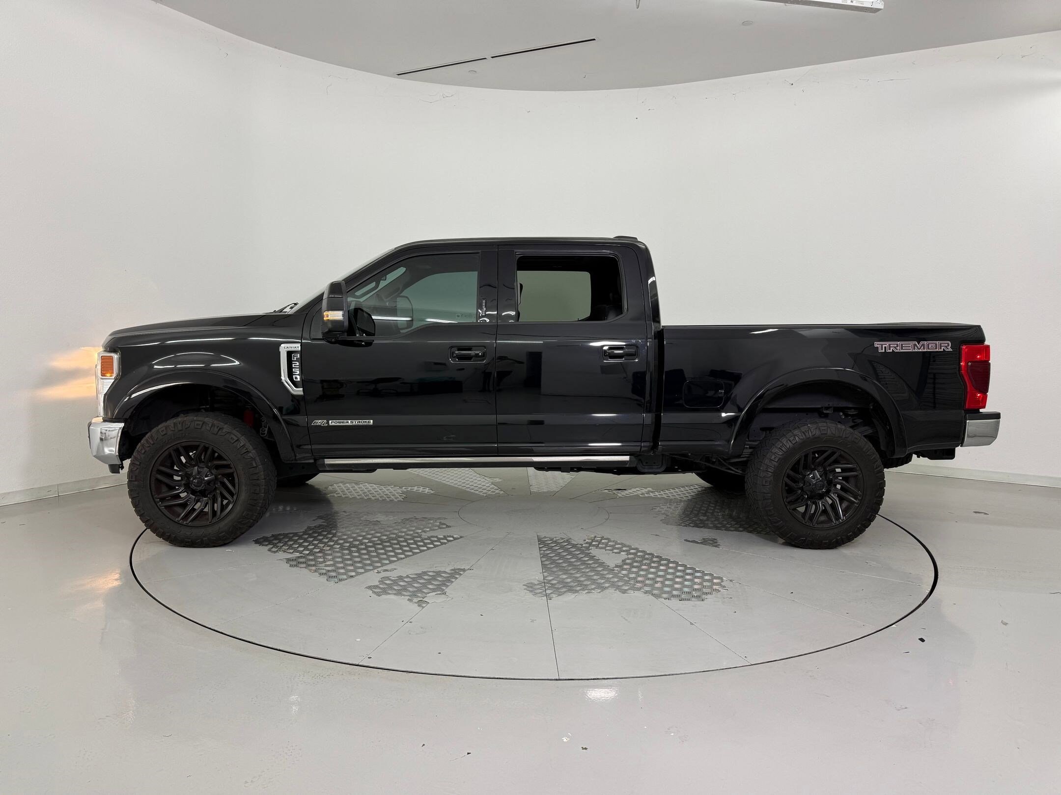 2021 Ford F-250 Lariat photo 2
