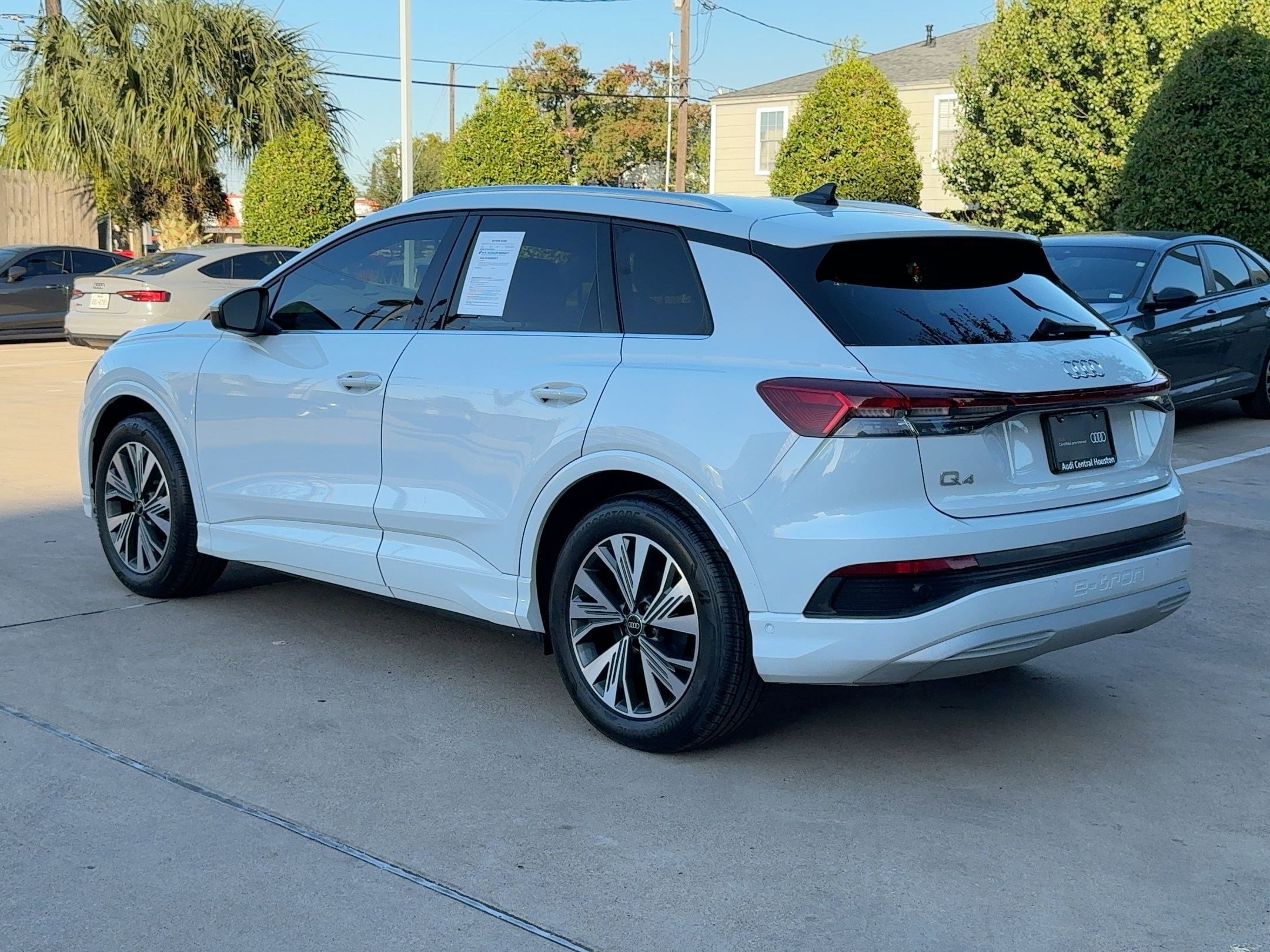 2023 Audi Q4 40 E-tron Premium Plus photo 3