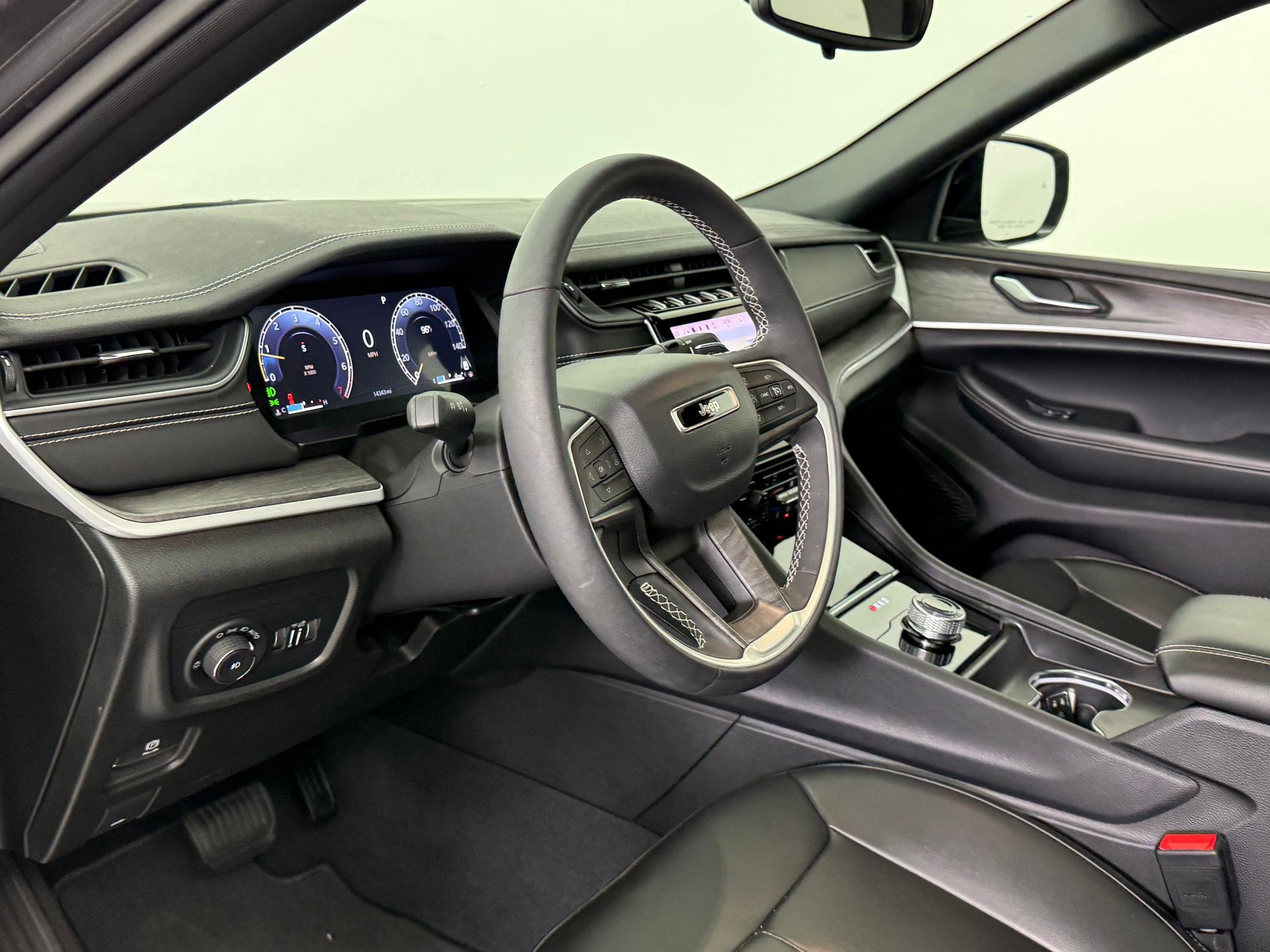 2024 Jeep Grand Cherokee Limited photo 4