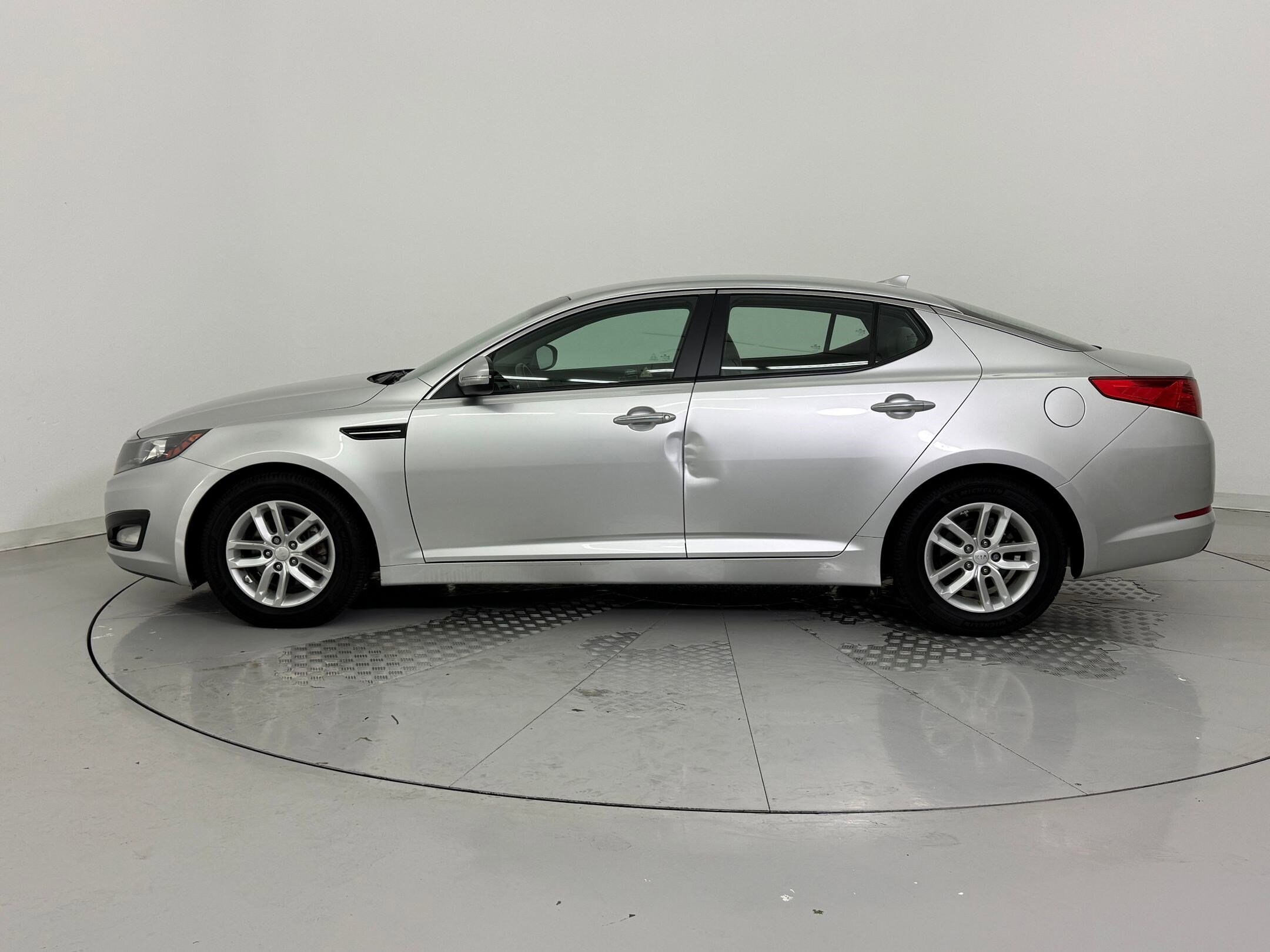 2013 Kia Optima LX photo 2