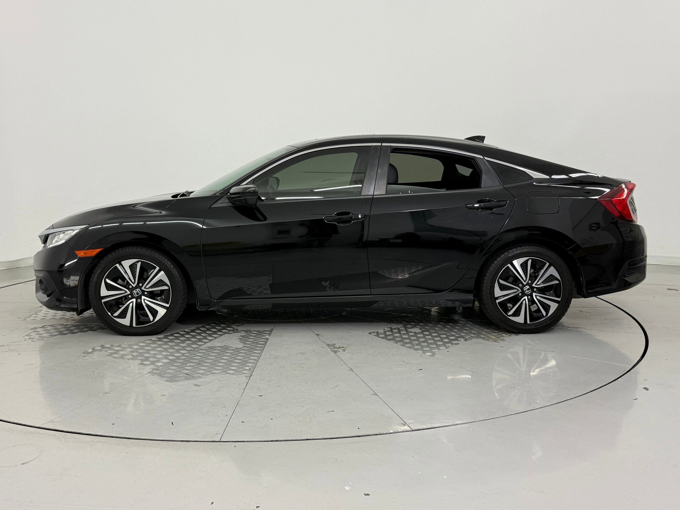 2018 Honda Civic EX-L photo 2