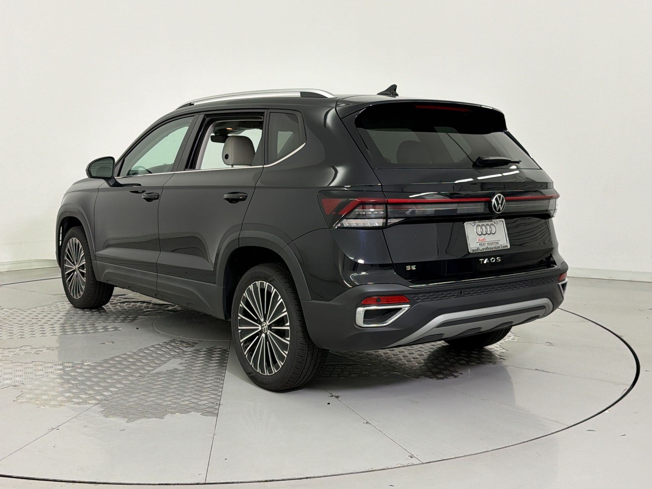 Taos SE SUV