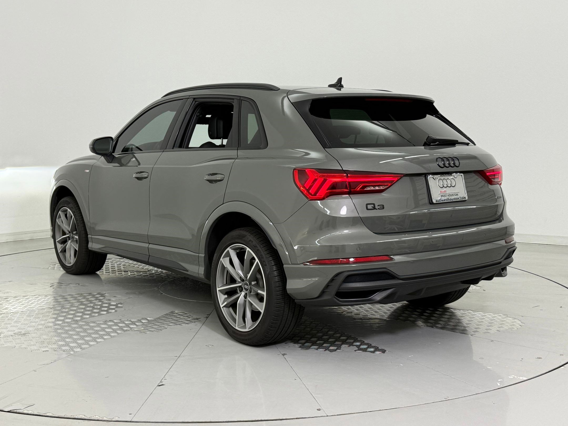 2025 Audi Q3 S line Premium photo 2