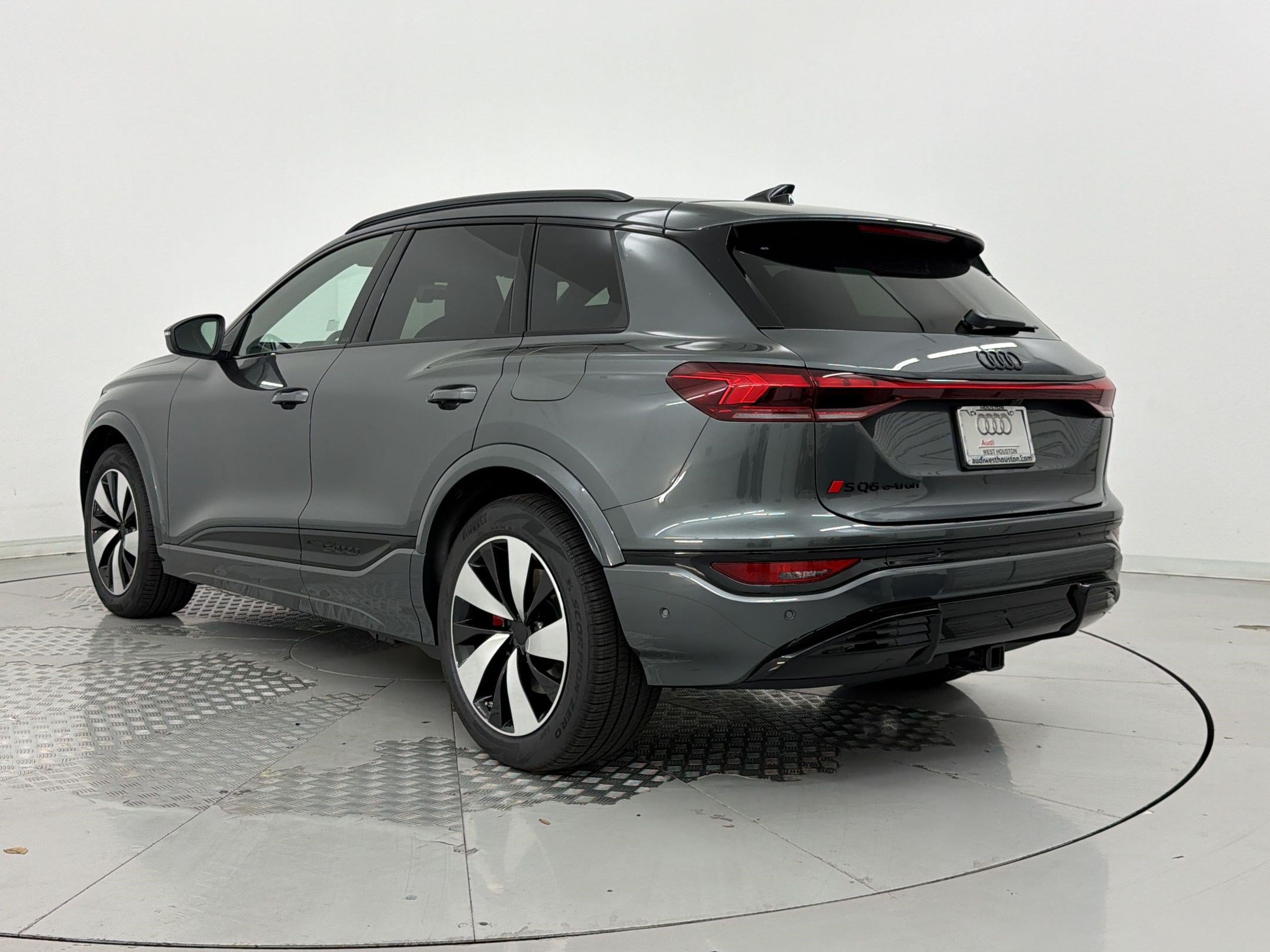 SQ6 E-tron Premium Plus SUV