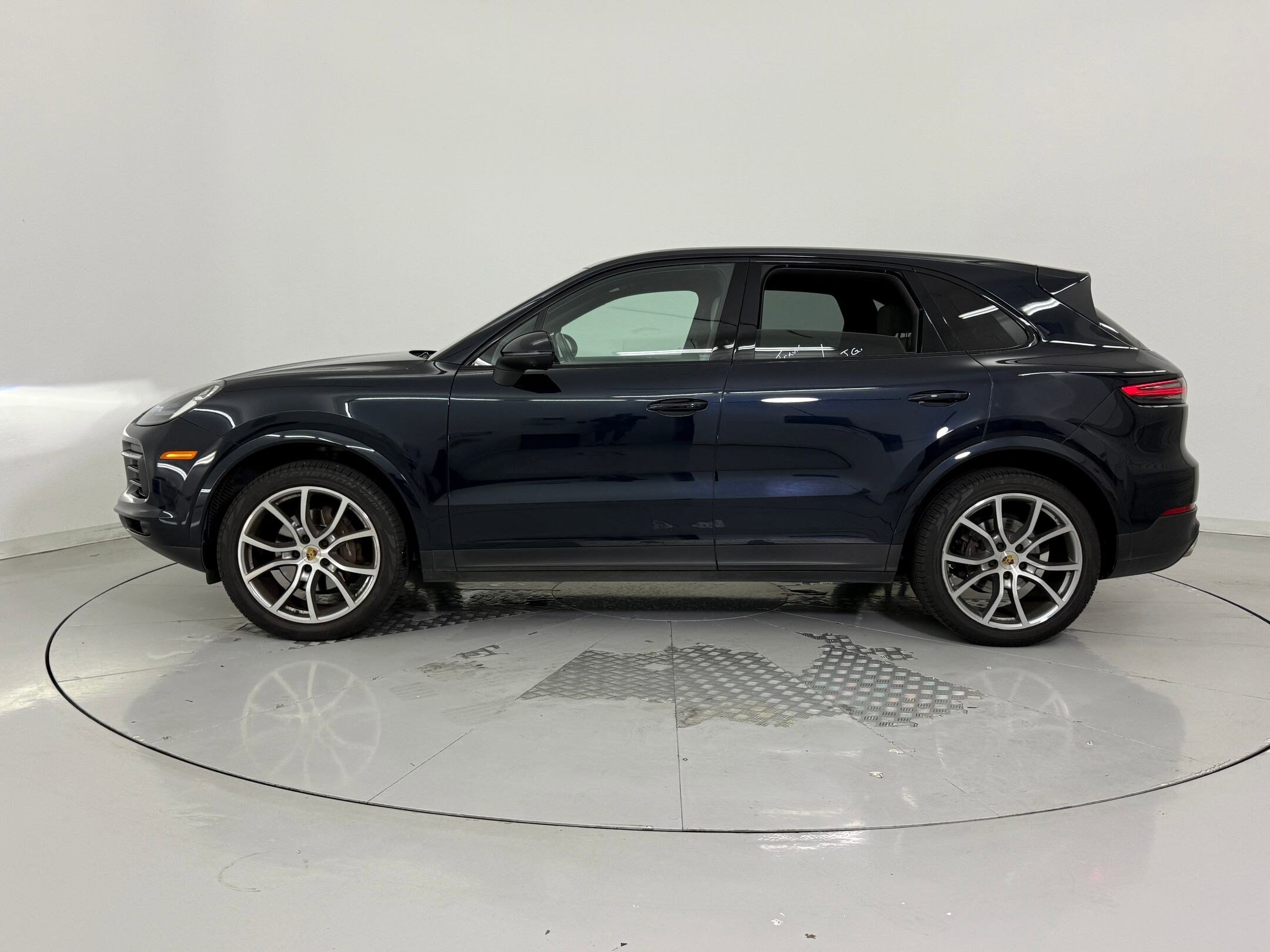 2019 Porsche Cayenne photo 2