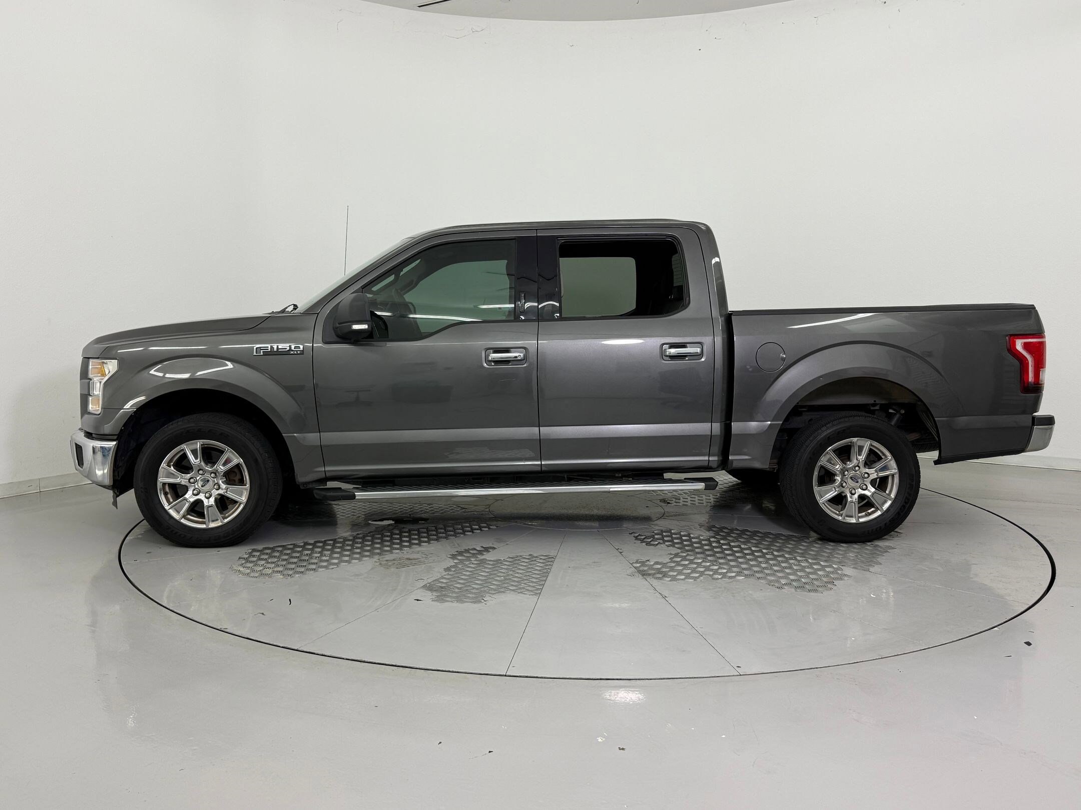 2016 Ford F-150 XLT photo 2