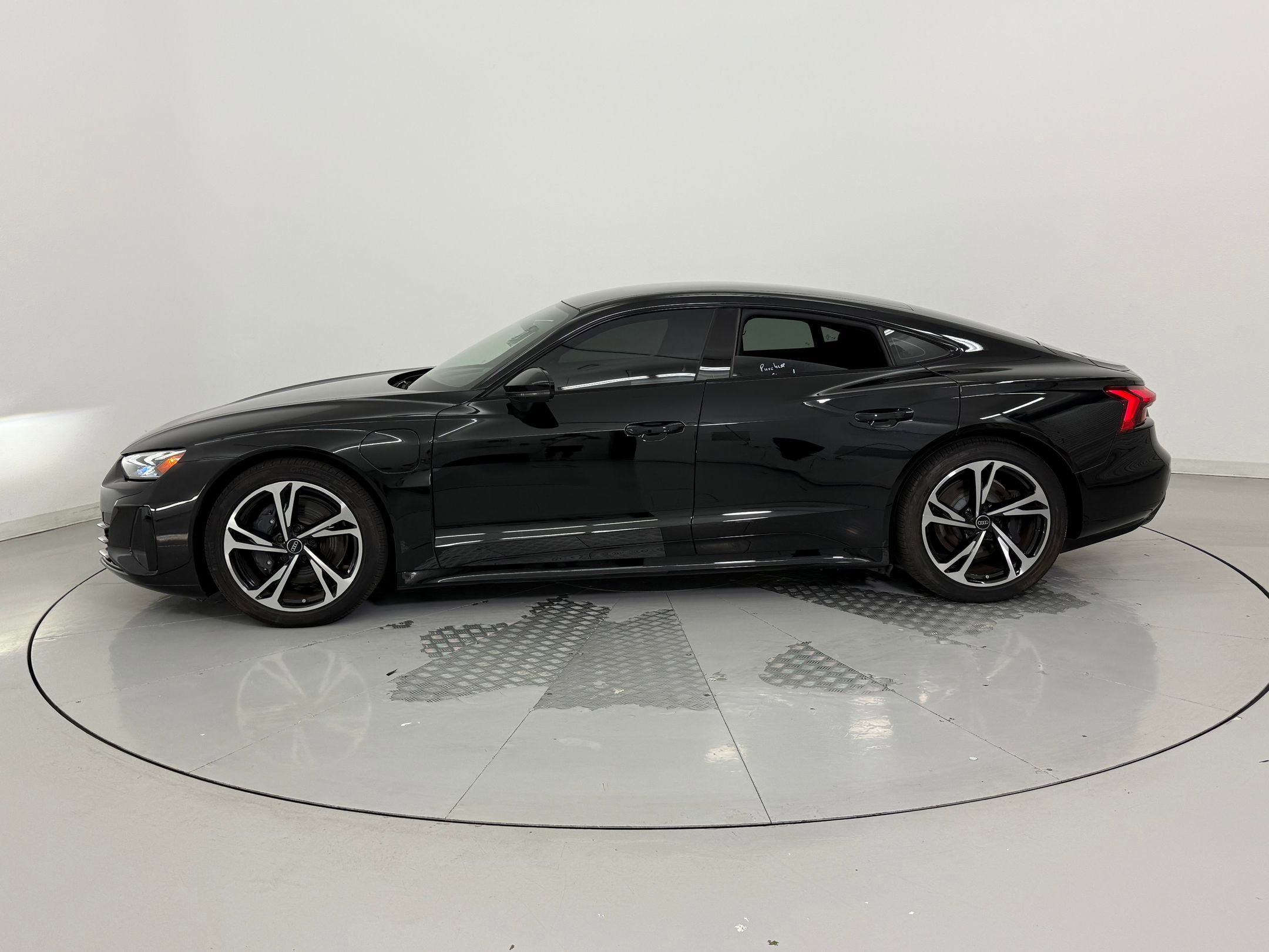 2023 Audi e-tron GT Premium Plus photo 2
