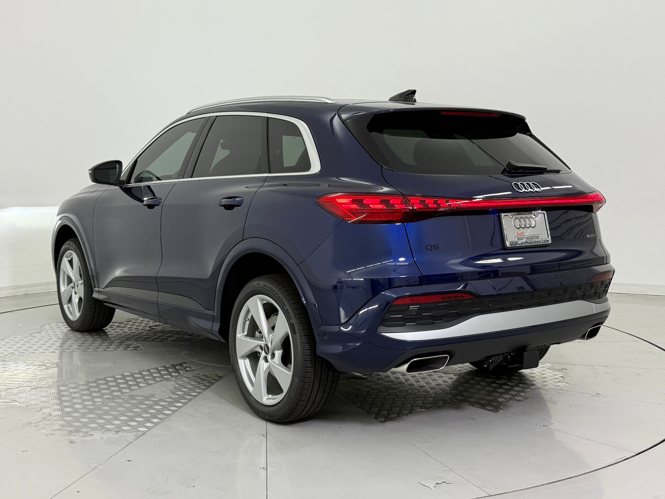 2025 Audi Q5 2.0T Premium Plus photo 2