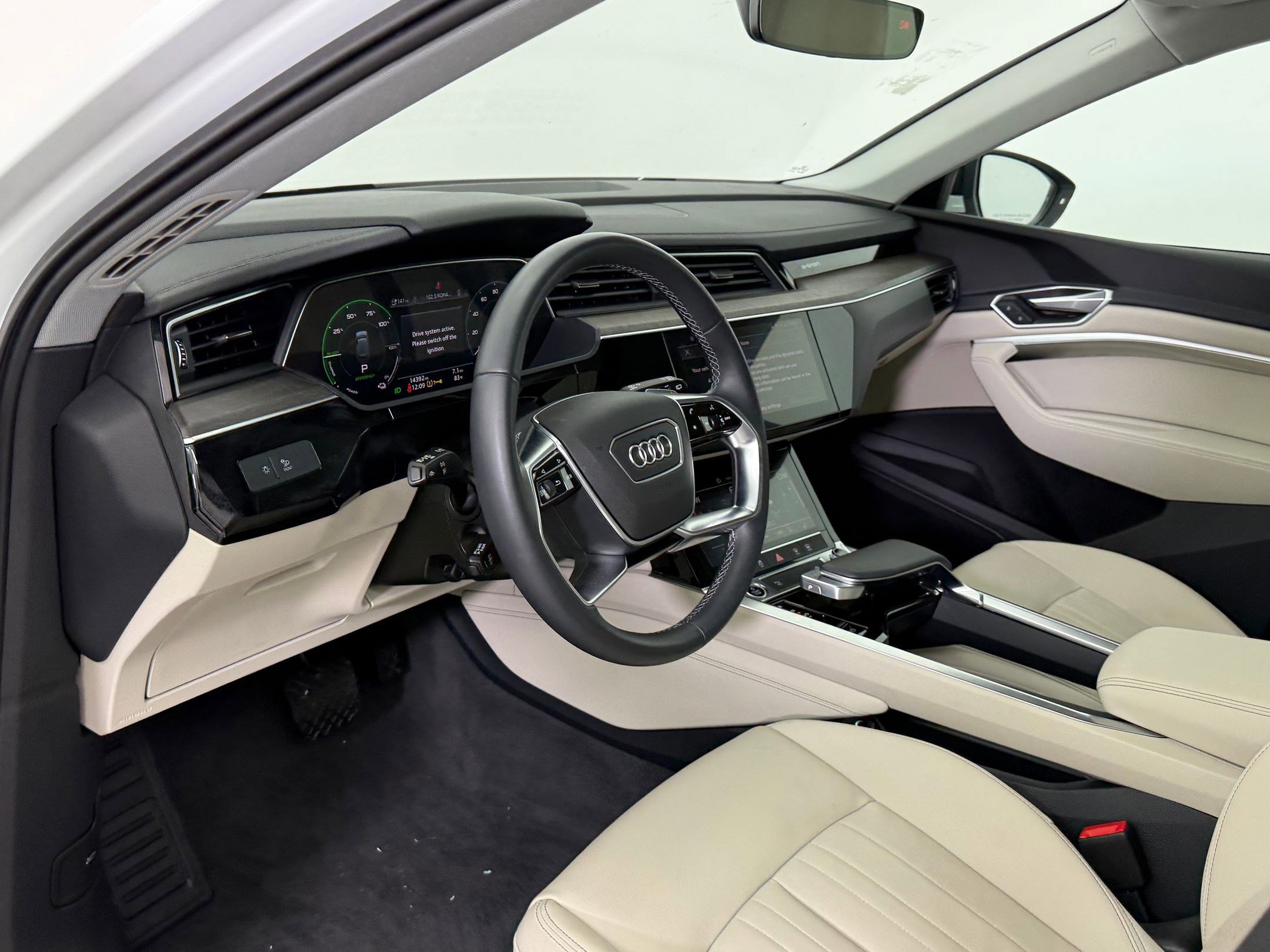 2022 Audi e-tron Premium photo 4