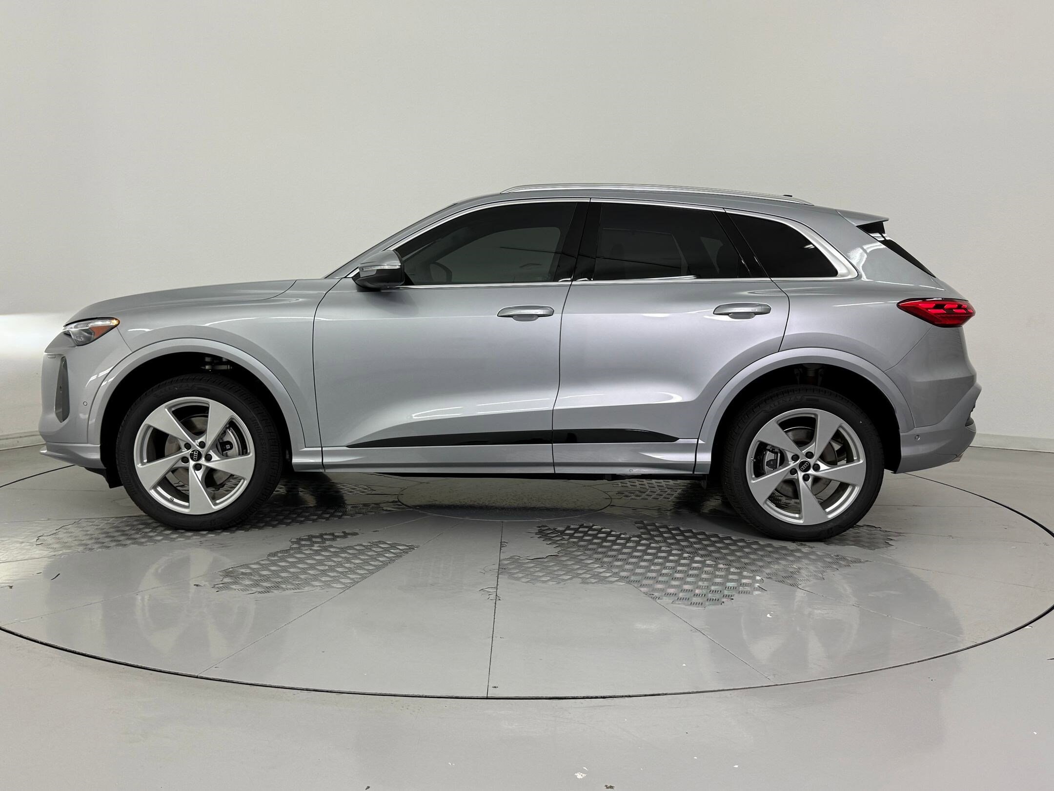 2025 Audi Q5 2.0T Premium Plus photo 2