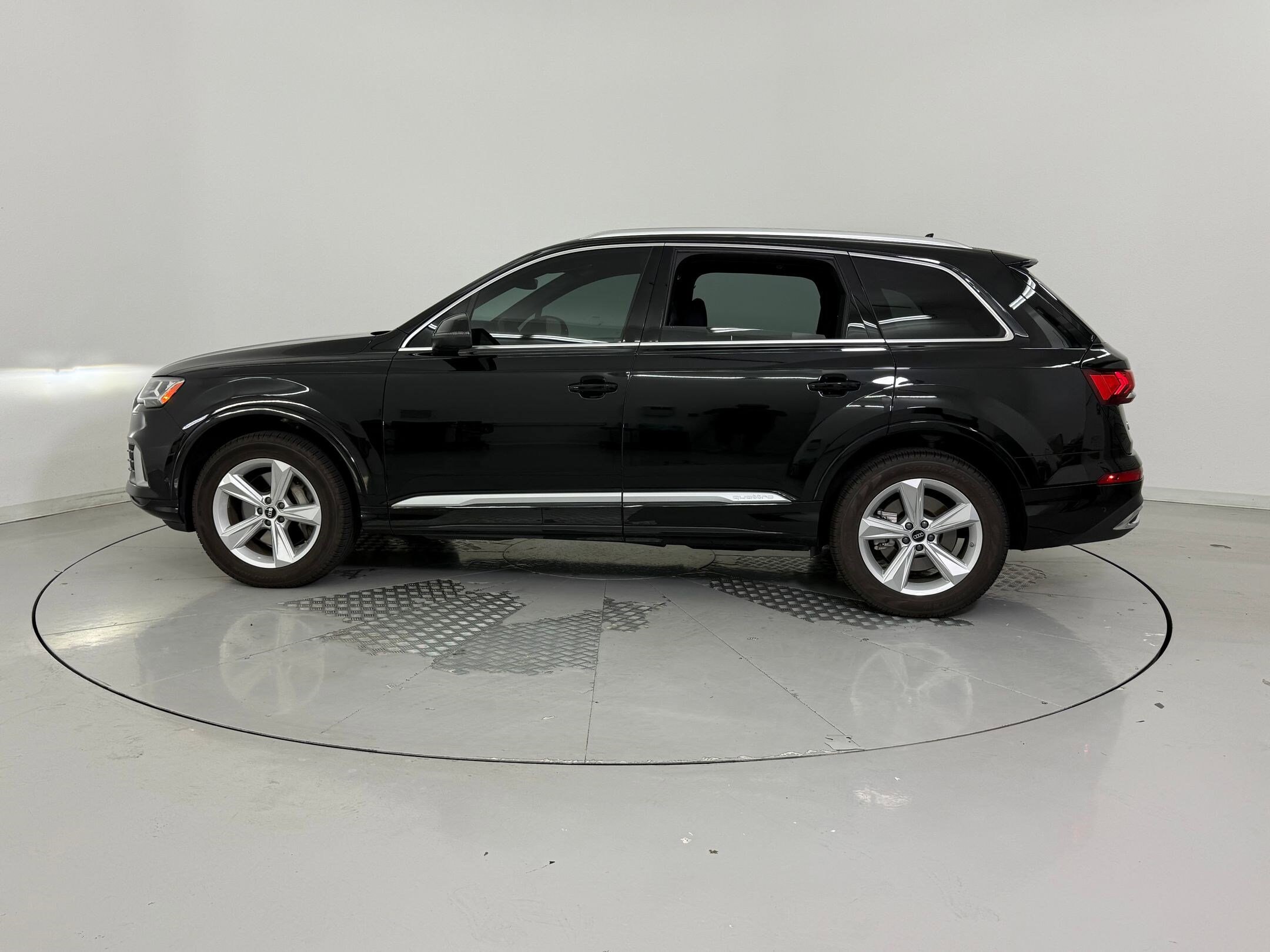 2023 Audi Q7 Premium photo 2