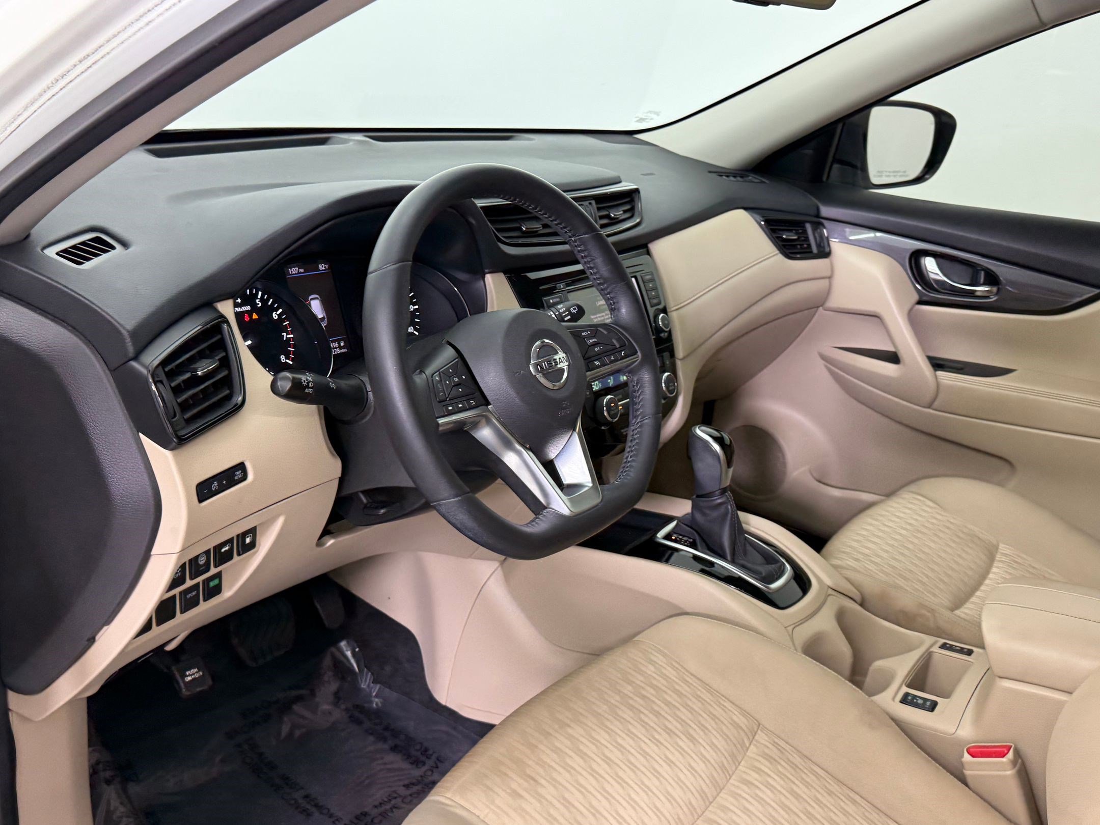 2019 Nissan Rogue SV photo 3