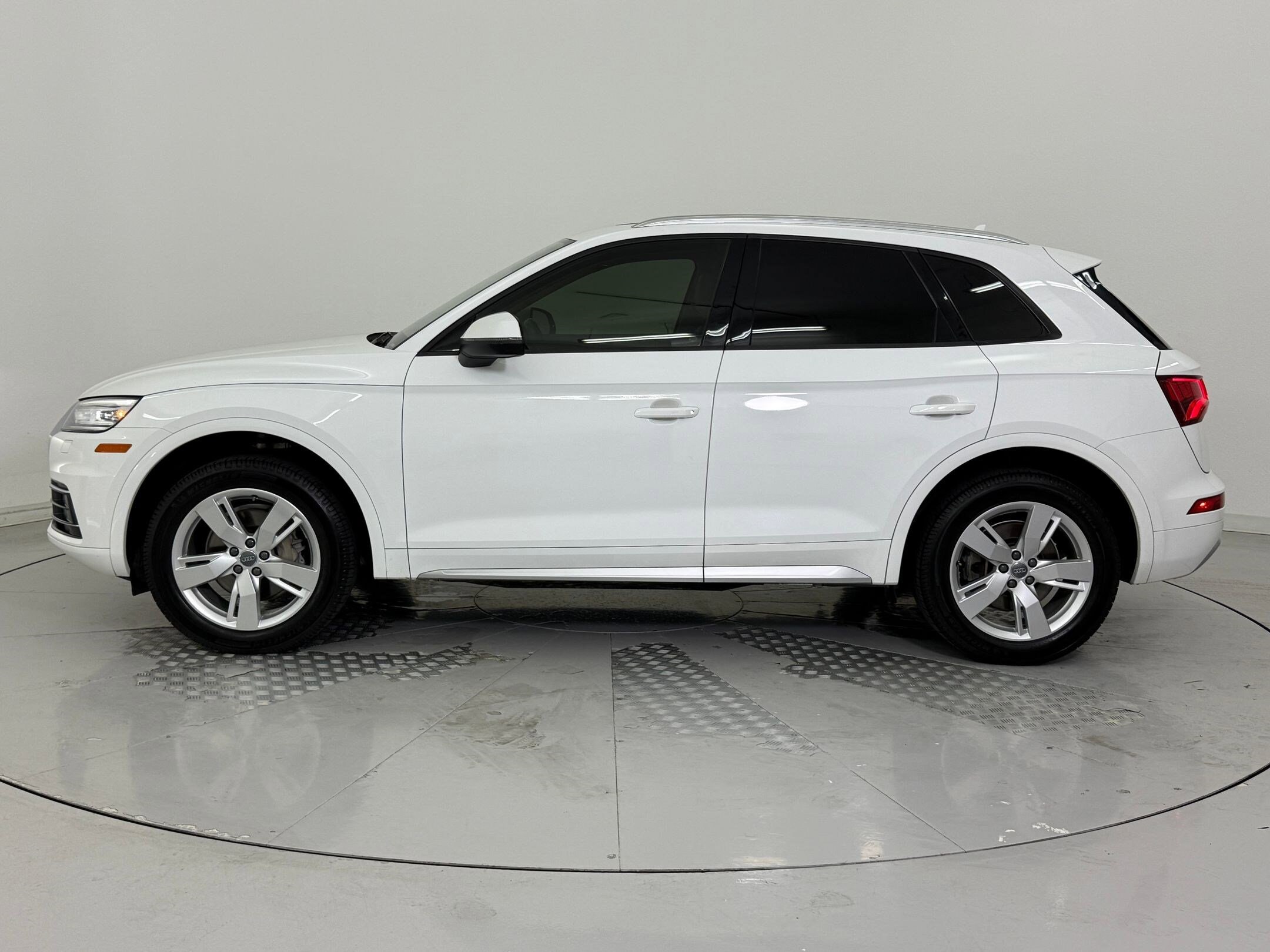 2018 Audi Q5 Premium photo 2