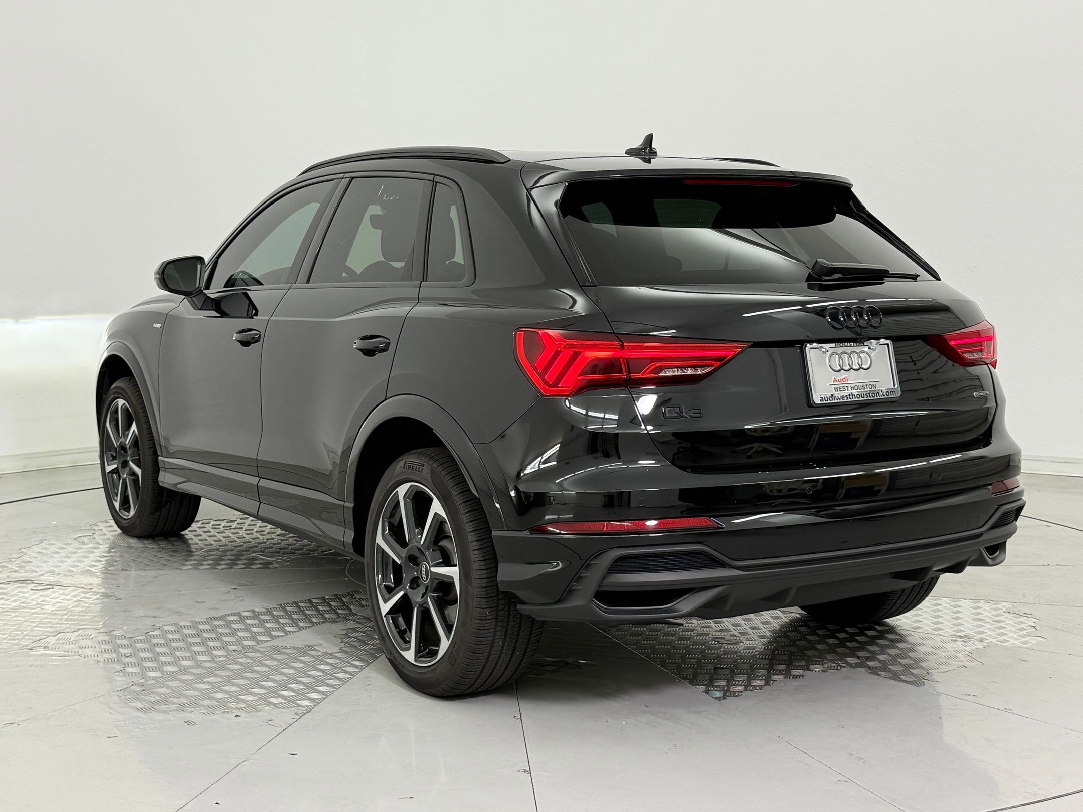 2025 Audi Q3 S line Premium Plus photo 3