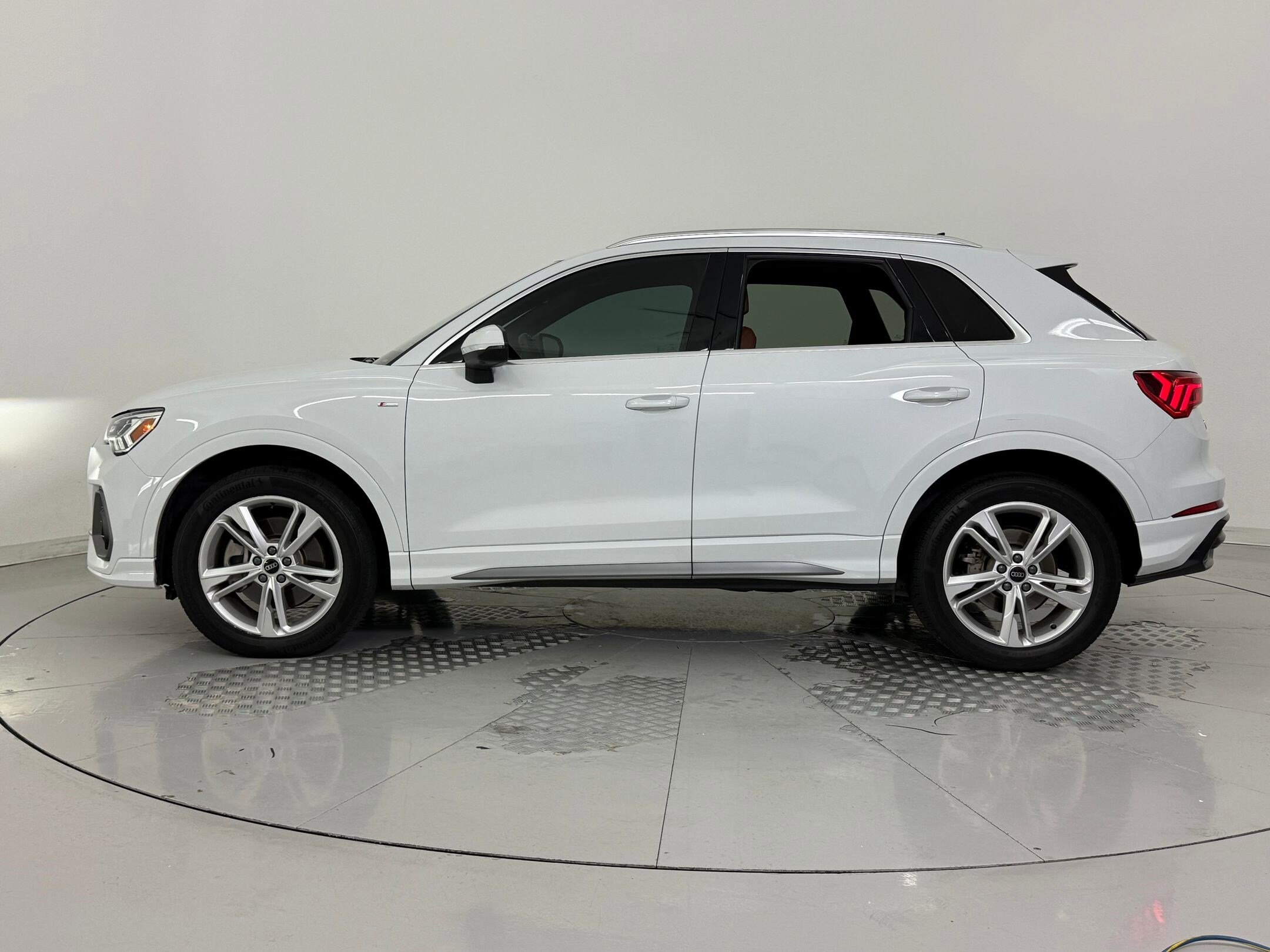 2022 Audi Q3 S line Premium Plus photo 2