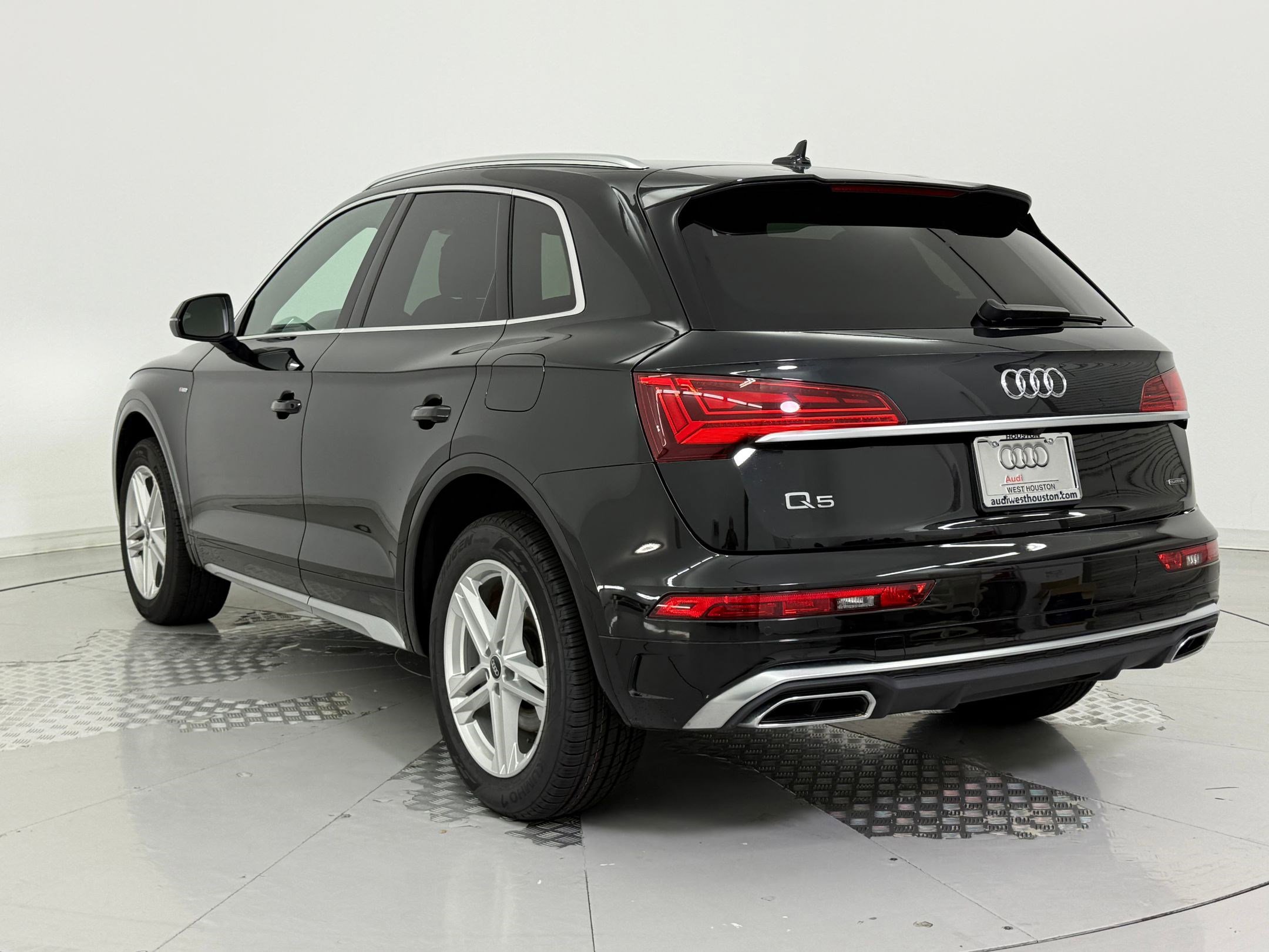2022 Audi Q5 S line Premium photo 3