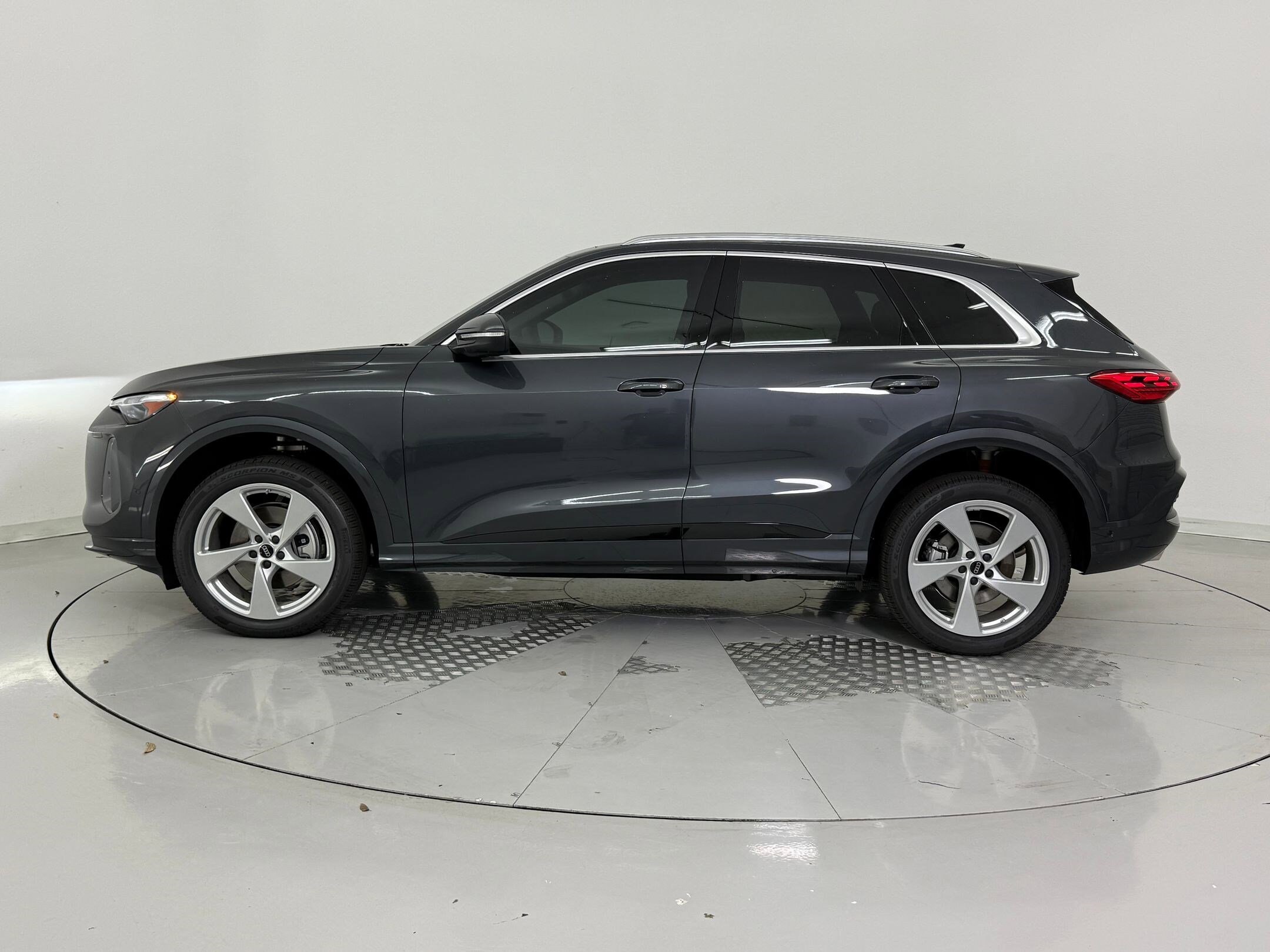 2025 Audi Q5 2.0T Premium Plus photo 2