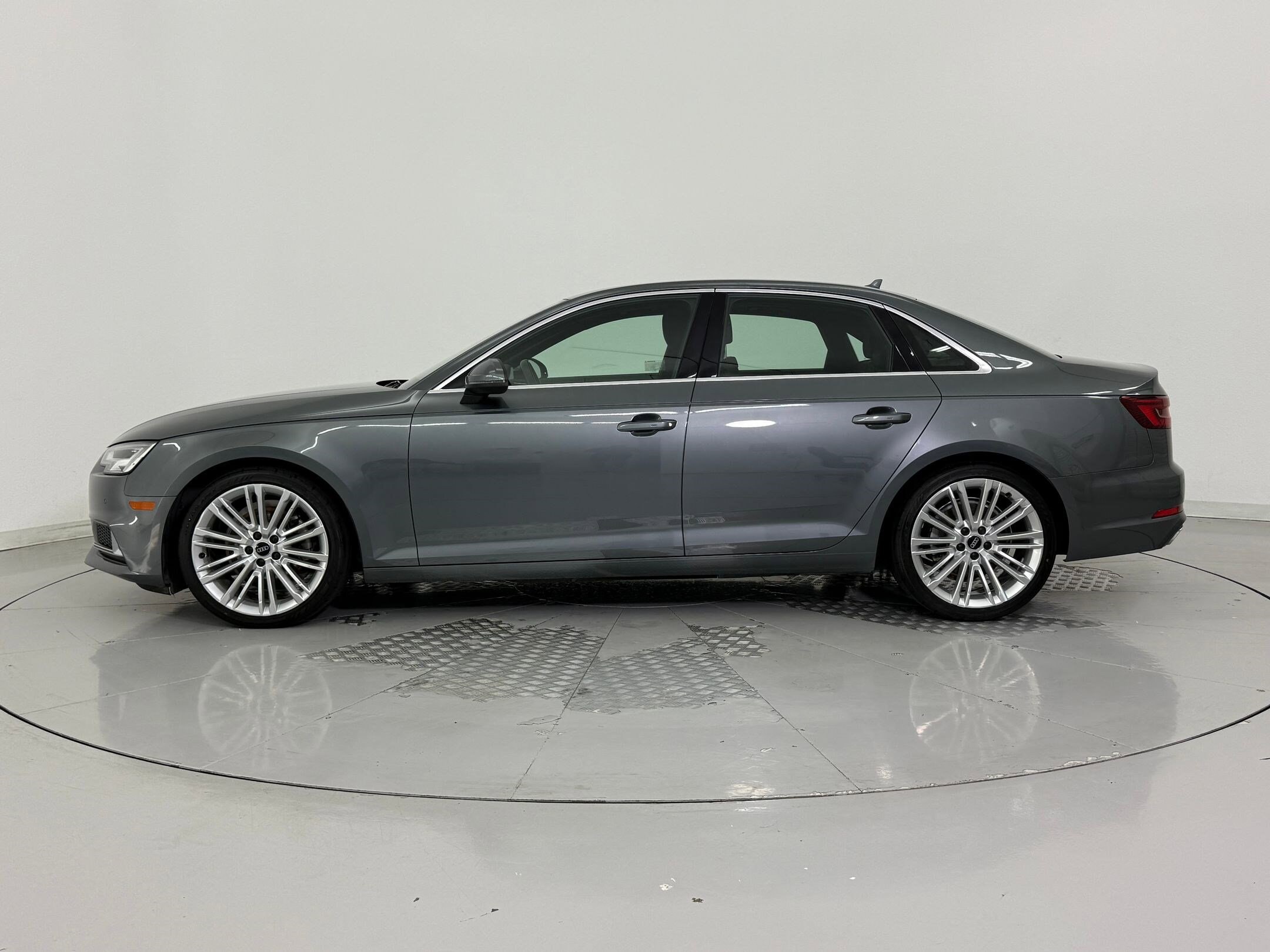 2019 Audi A4 Premium Plus photo 2