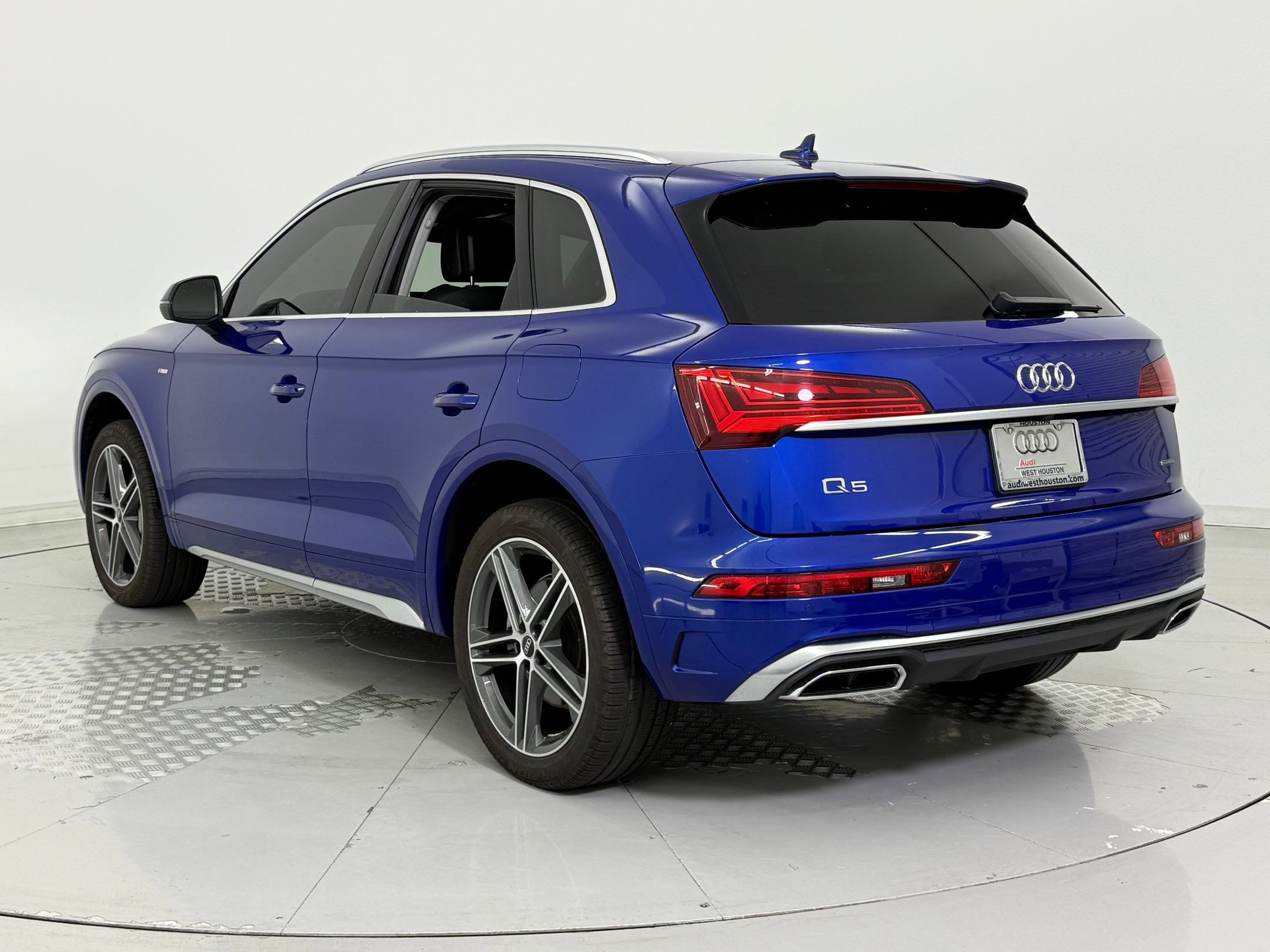2022 Audi Q5 S line Premium photo 3