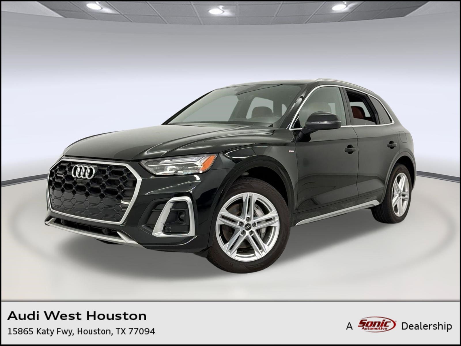 2022 Audi Q5 55 e Premium Plus's photo