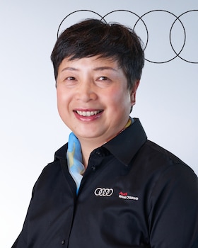 Staff member Linda Zhang from 315305b278e3