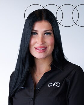 Staff member Julia Warren from c8182defcaac