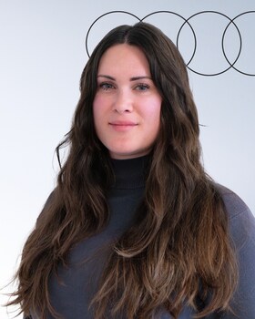 Staff member Kallie Roger from db8fc46893b8