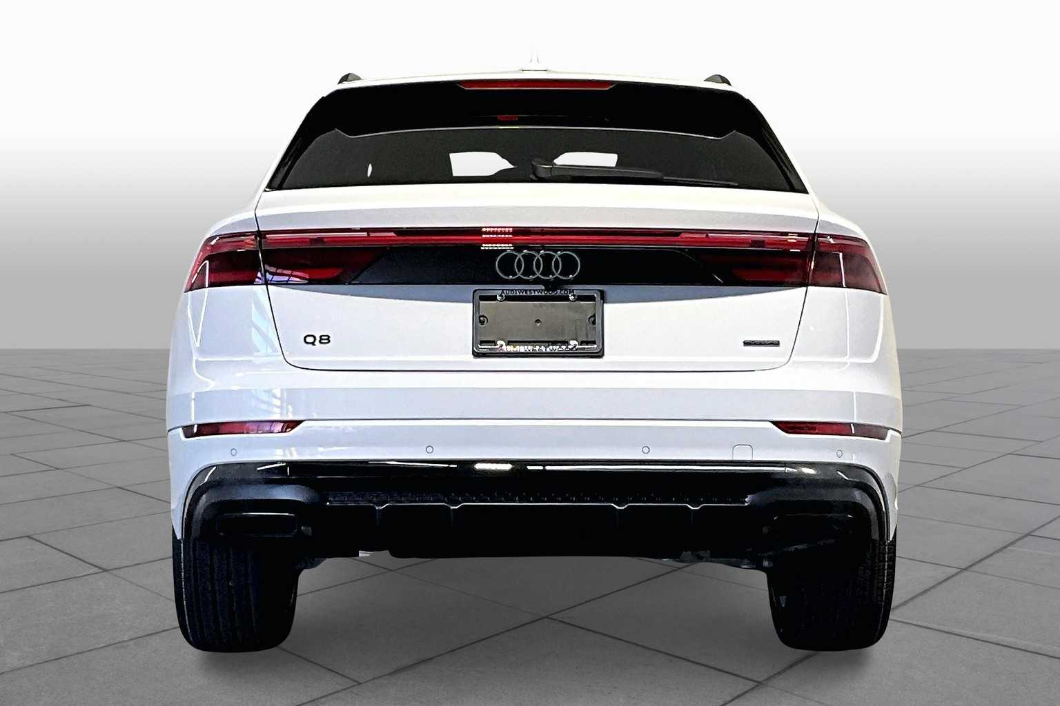 2025 Audi Q8 55 Premium Plus photo 4