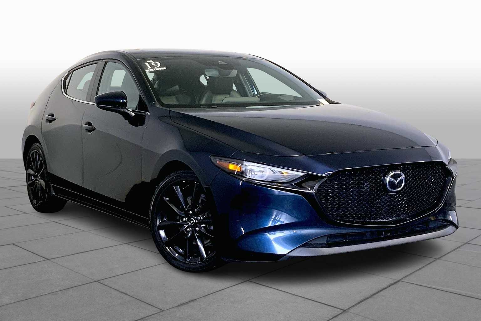 2019 Mazda Mazda3 Hatchback Premium photo 2