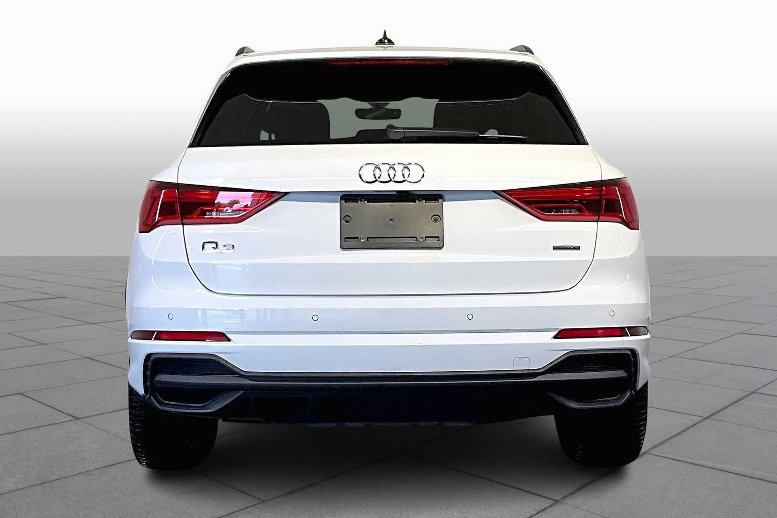 2025 Audi Q3 45 TFSI S line Premium photo 4