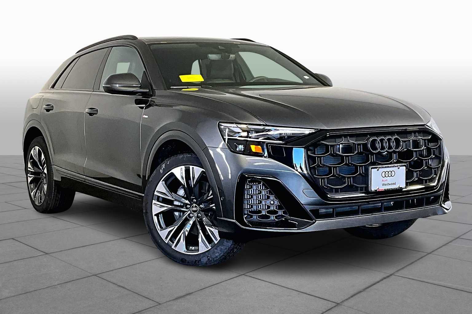 2025 Audi Q8 55 Premium Plus photo 2