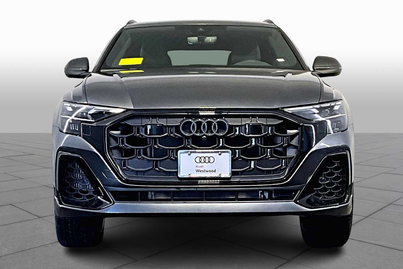 2025 Audi Q8 55 Premium Plus photo 3