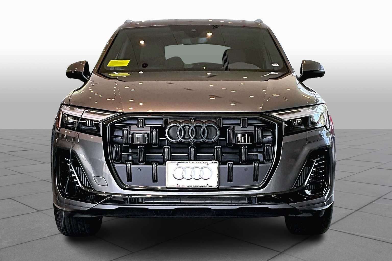 2025 Audi Q7 55 Premium Plus photo 3