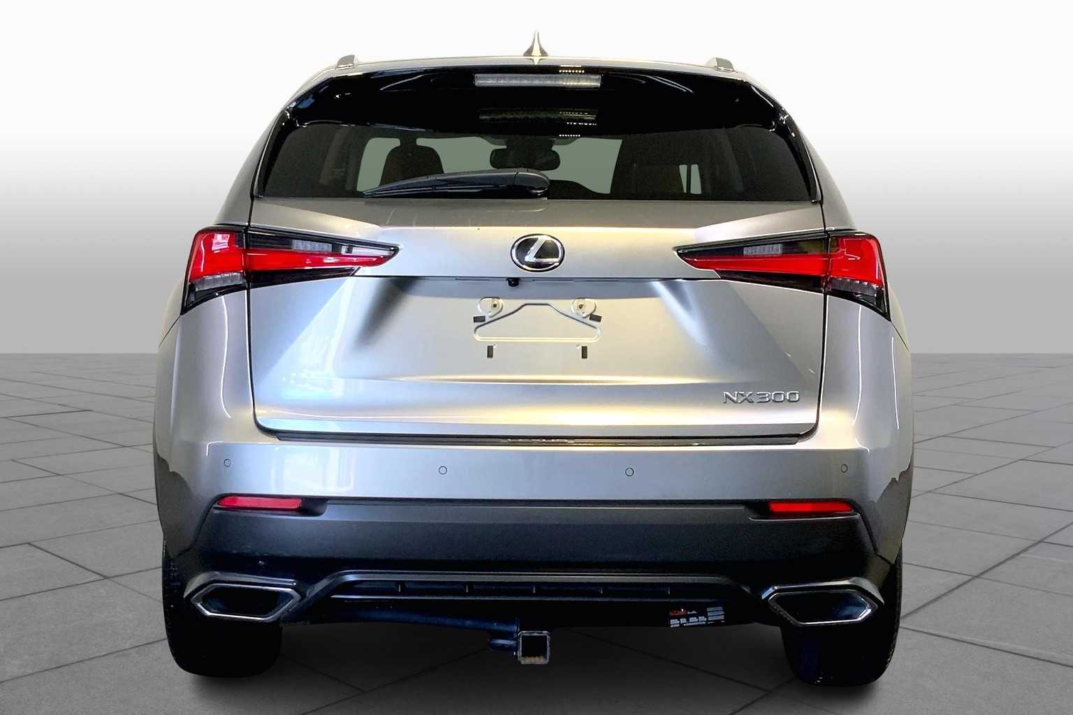 2019 Lexus NX 300 Luxury photo 4