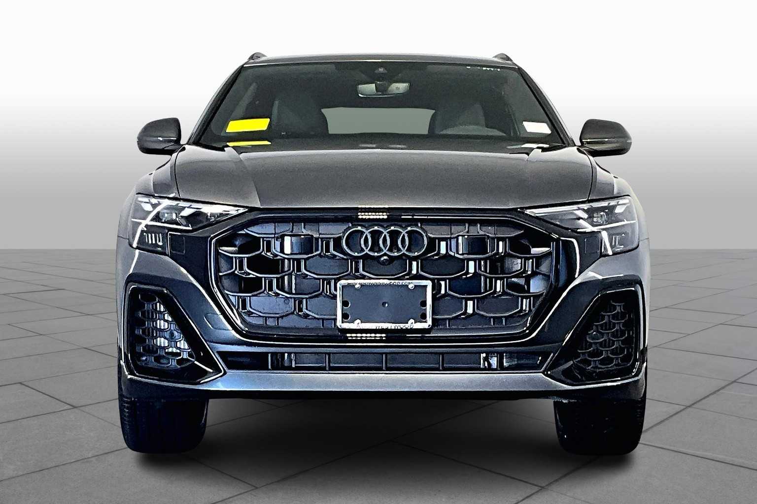 2025 Audi Q8 55 Premium Plus photo 3