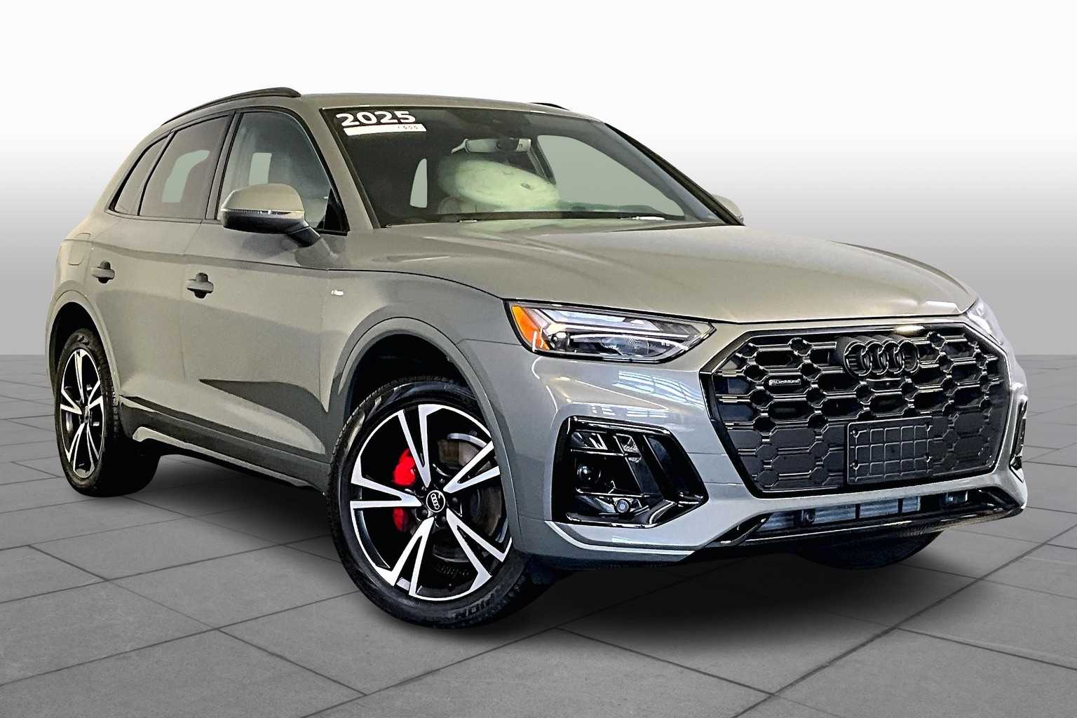2025 Audi Q5 45 S line Premium Plus photo 2