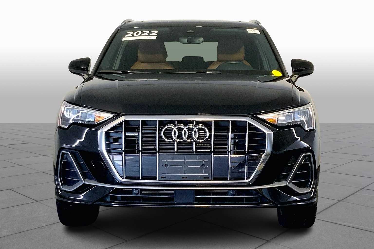 2022 Audi Q3 45 TFSI S line Premium photo 3