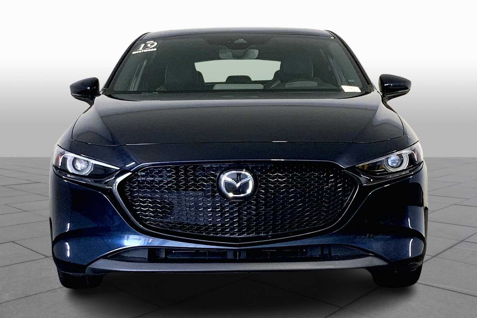 2019 Mazda Mazda3 Hatchback Premium photo 3