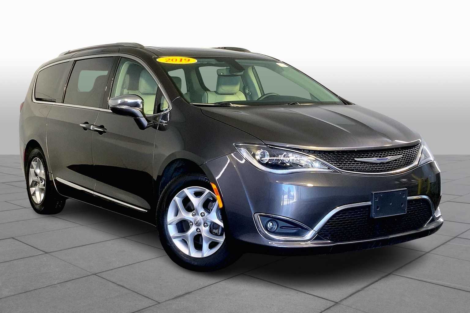 Used 2019 Chrysler Pacifica Limited with VIN 2C4RC1GGXKR731213 for sale in Westwood, MA