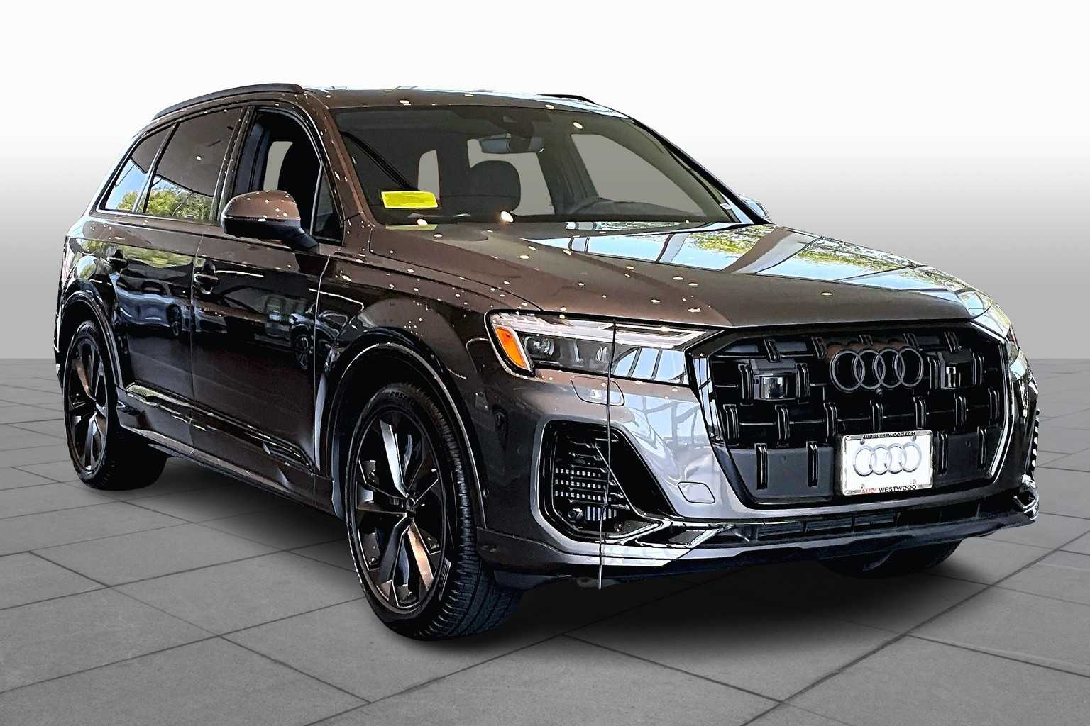2025 Audi Q7 55 Premium Plus photo 2