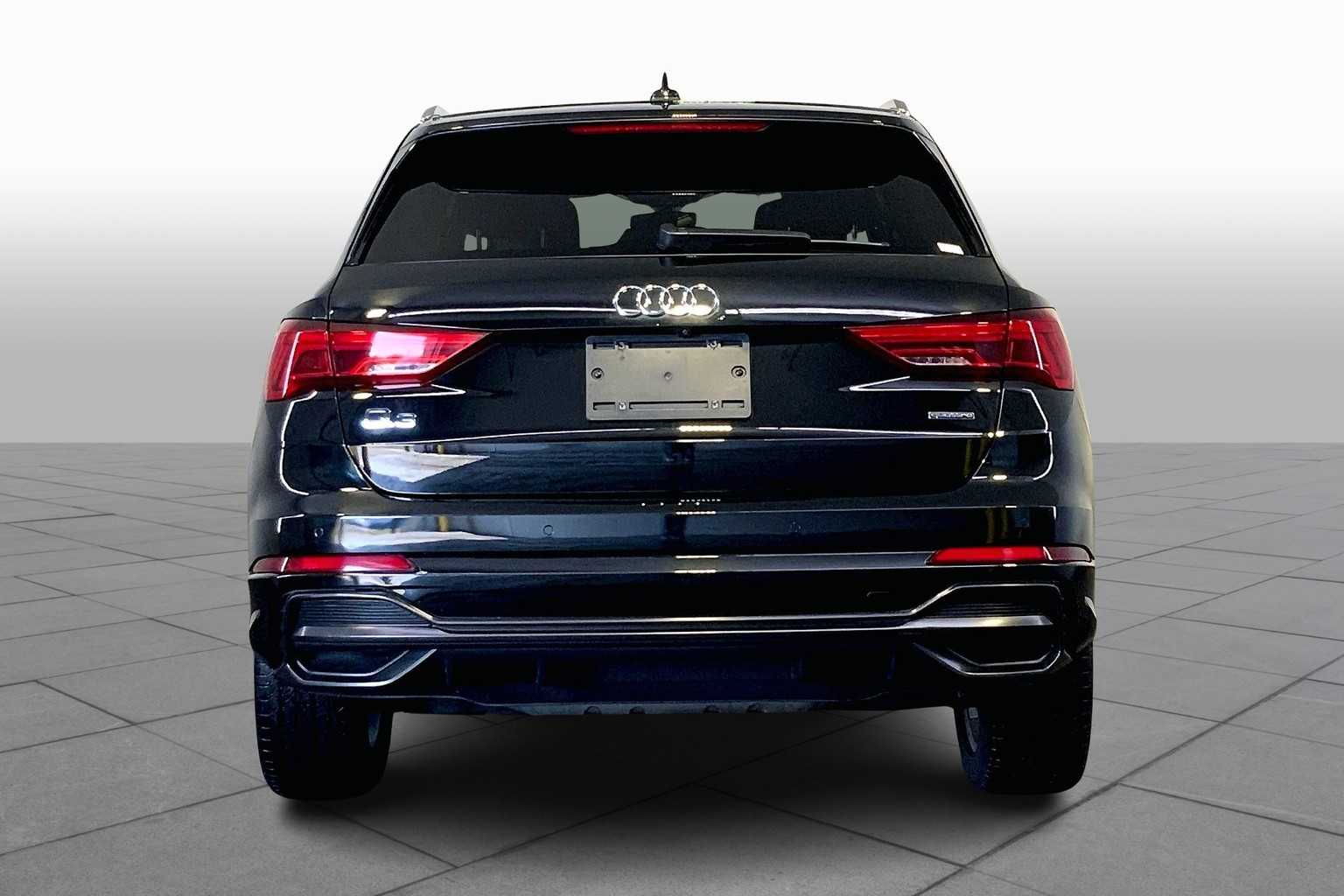2022 Audi Q3 45 TFSI S line Premium photo 4