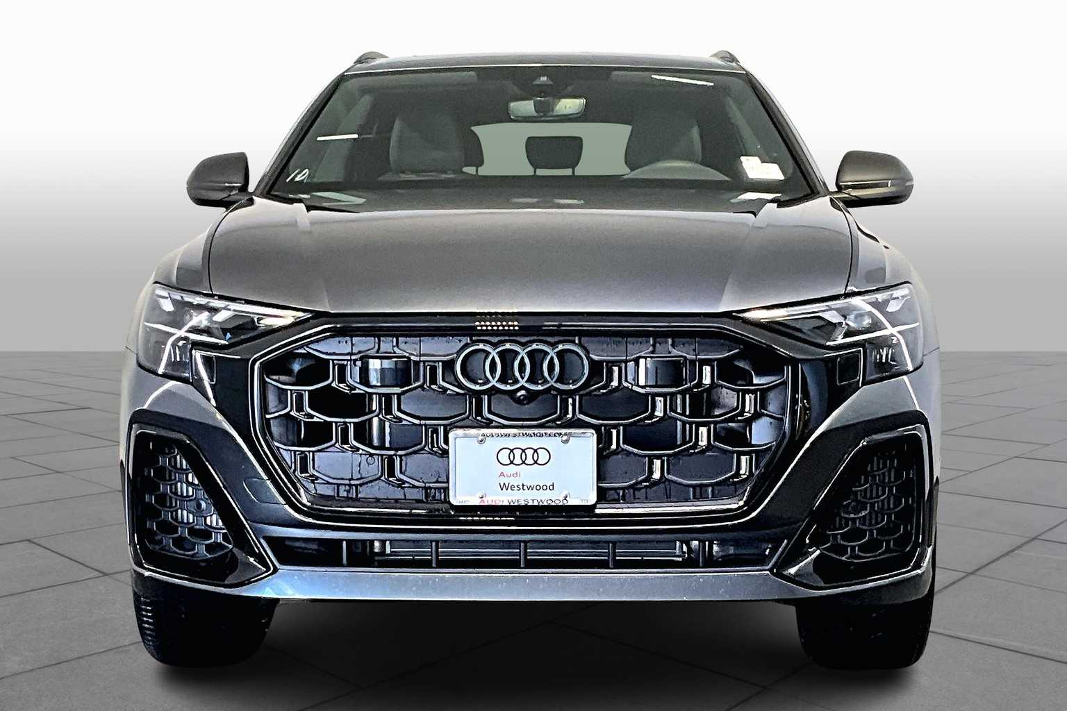 2025 Audi Q8 55 Premium Plus photo 3