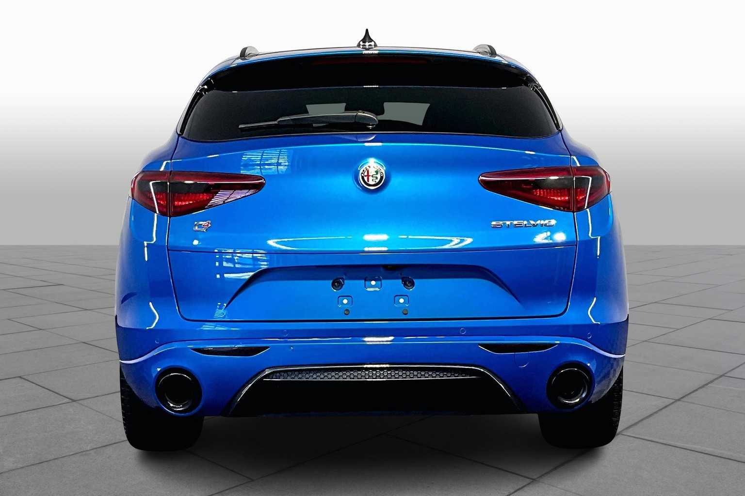 2023 Alfa Romeo Stelvio Ti photo 4