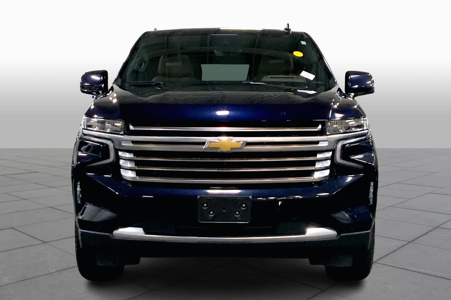2023 Chevrolet Suburban High Country photo 3