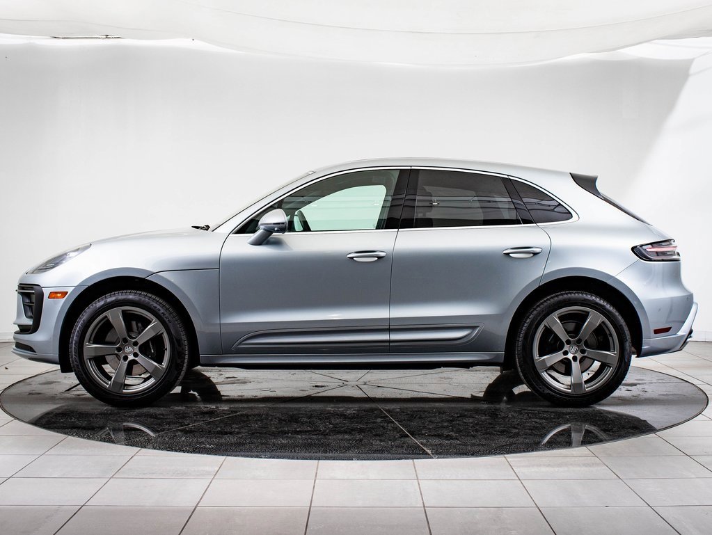2024 Porsche Macan T photo 2