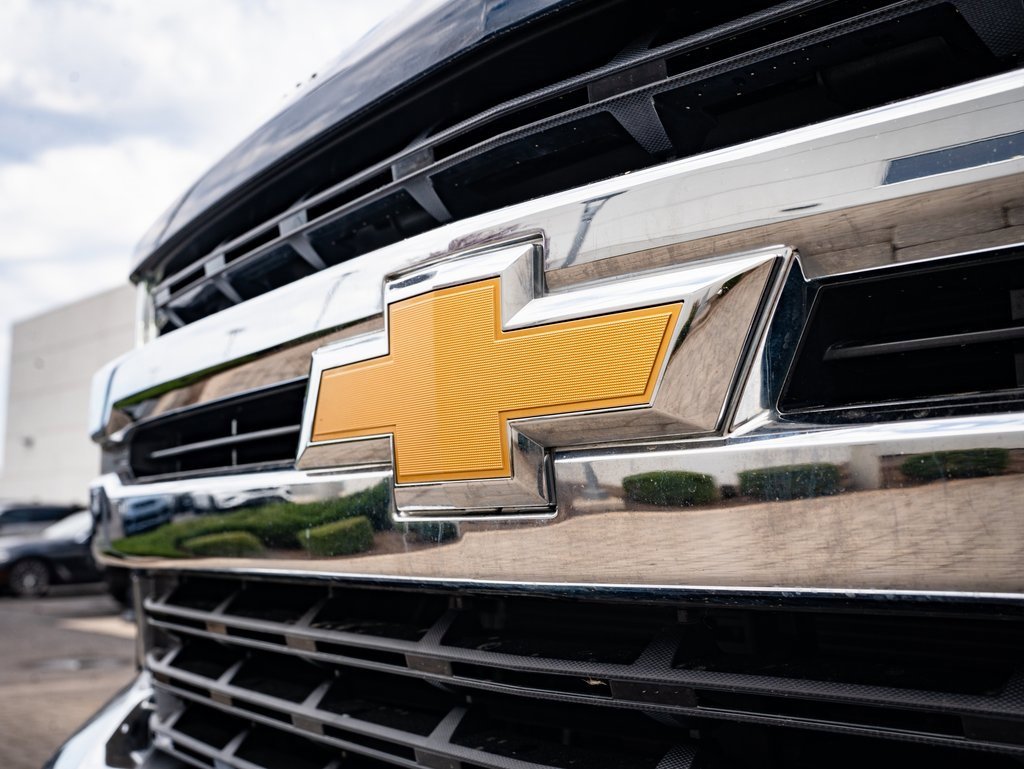 2021 Chevrolet Silverado 1500 LT photo 3