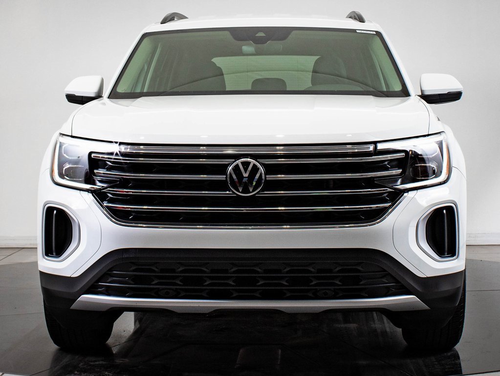 Used 2024 Volkswagen Atlas SE with VIN 1V2LR2CA8RC589408 for sale in Wichita, KS