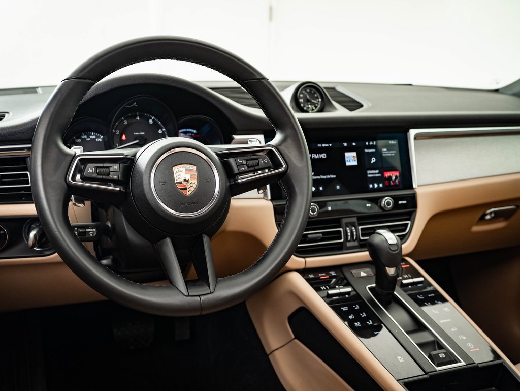 2024 Porsche Macan T photo 4