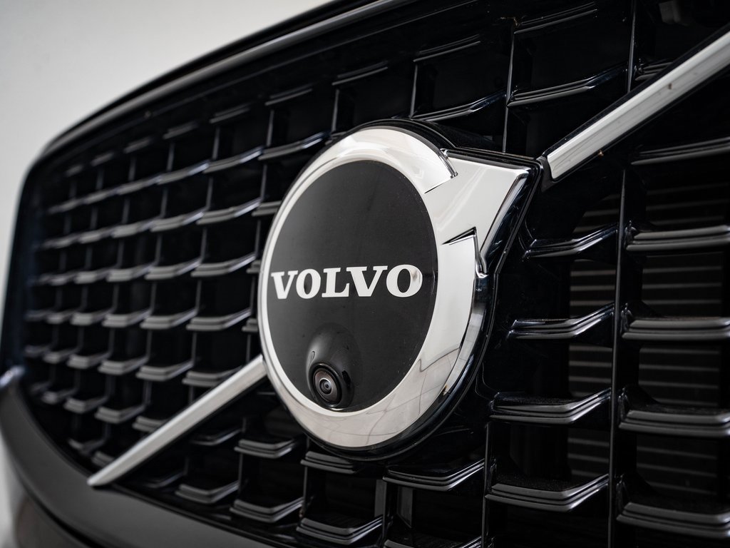 2024 Volvo XC60 Recharge Hybrid Ultimate photo 3